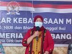 Keterangan Foto : Anggota DPR -MPR RI Dra. Hj. Delmeria Sikumbang, kembali mengelar Sosialisasi 4 Pilar Kebangsaan di Tapanuli -Tengah.