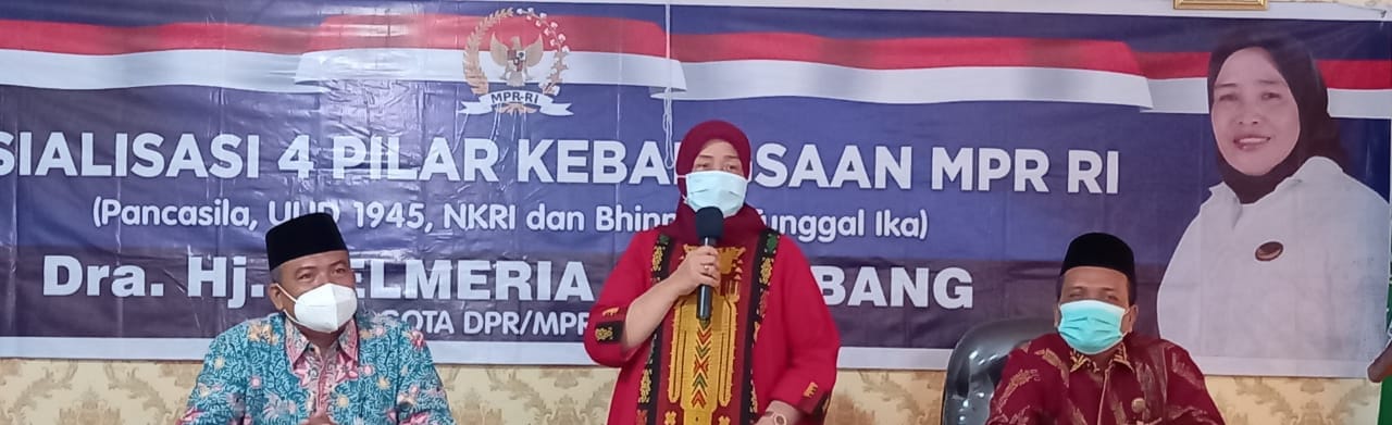 Keterangan Foto : Anggota DPR -MPR RI Dra. Hj. Delmeria Sikumbang, kembali mengelar Sosialisasi 4 Pilar Kebangsaan di Tapanuli -Tengah.